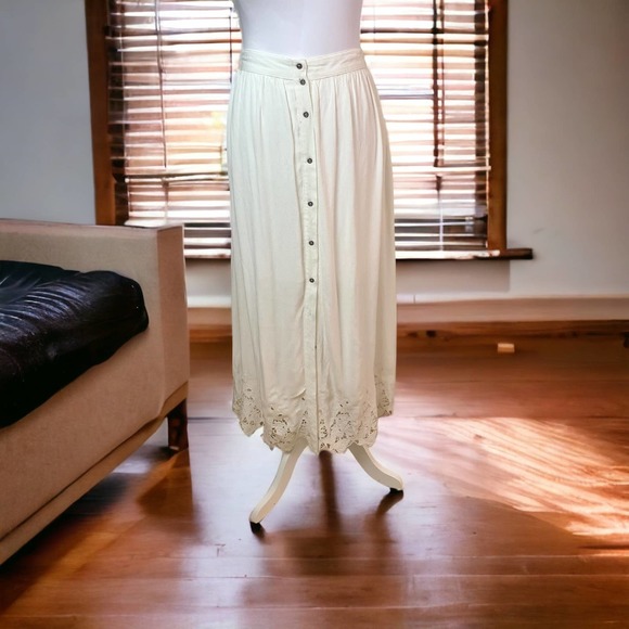 New! ASTR The Label High Waist Button Maxi A-Line Skirt Crochet White Size M - Picture 8 of 11